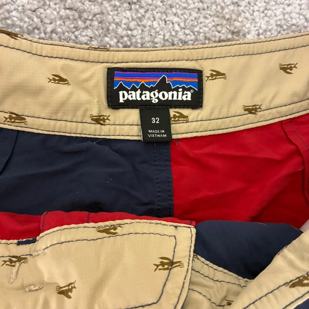 Patagonia Board Shorts Mens 32 Wavefarer Swim Trunks Red Navy Blue Colorblock